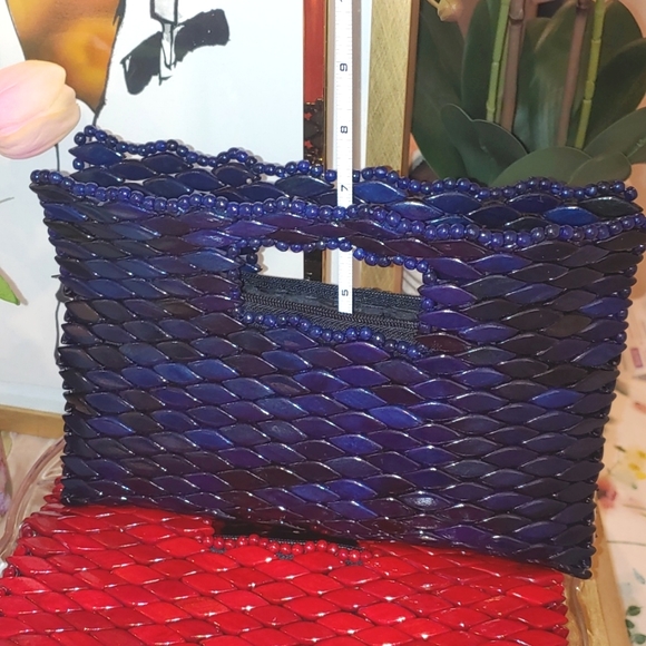 Pair of Handmade Wood bead clutch bags red and blue - Picture 15 of 16